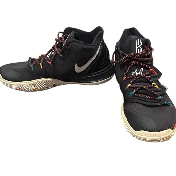 Nike Kyrie FRIENDS size 9 - Picture 4 of 9